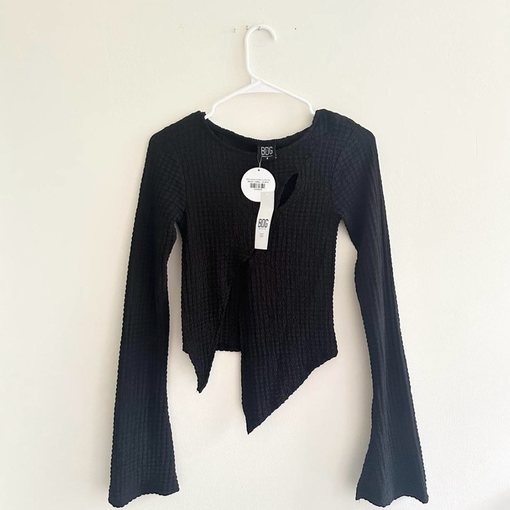 BDG LEONA CRINKLE CUT OUT TOP (NEW WITH TAGS)